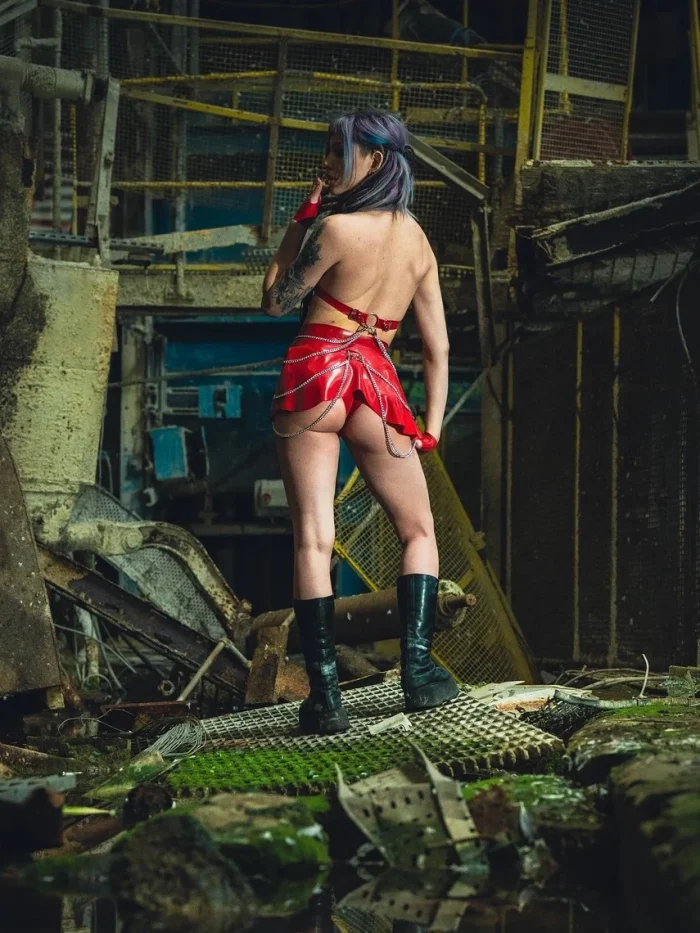 Latex Peplum Skirt With Detachable Chains